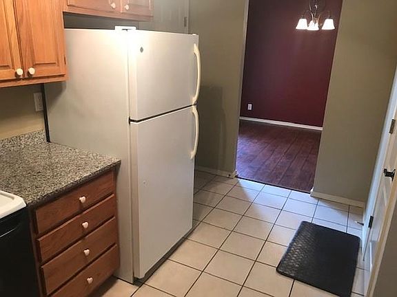 5th image of 300 Abbey Ct