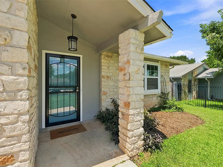 7000 Shannon Dr — Photo 4