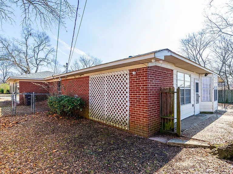 312 Warren St — Photo 43