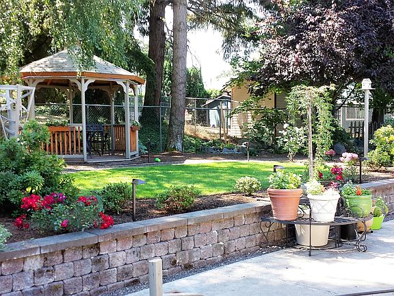 BACK PATIO-GAZEBO