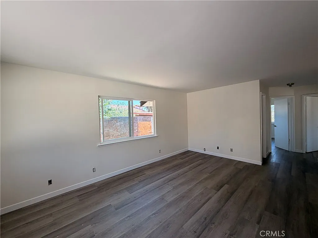 3 bed, 1008 sqft, $3,100 — Photo 3