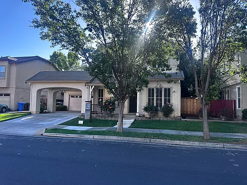 100 Heritage Way Photo 1