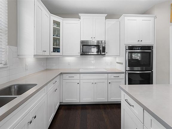 4th image of 3304 Sagebrush St