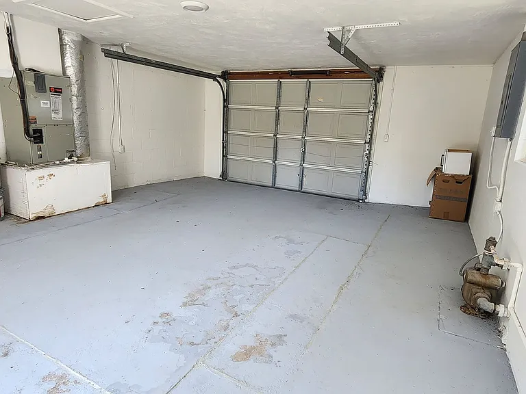 1375 Powers Ave — Photo 18