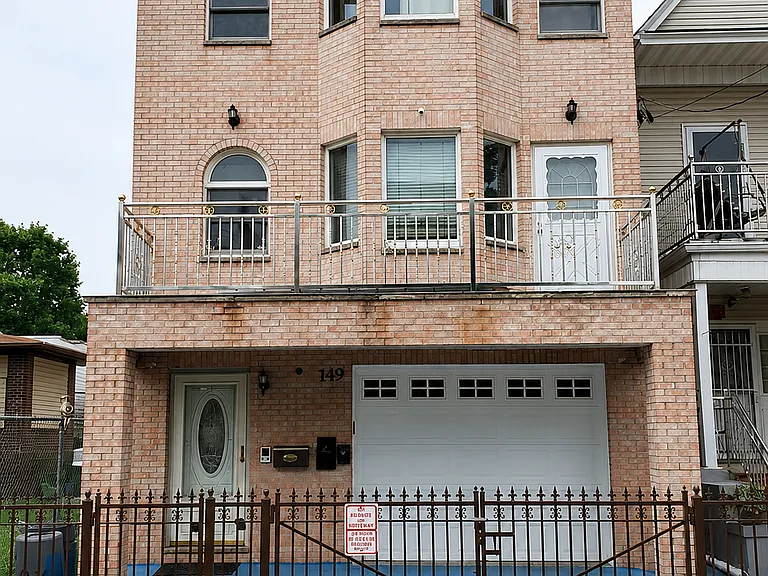 149 Clinton Ave — Photo 9