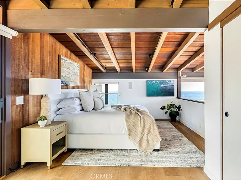1944 Ocean Way — Photo 32