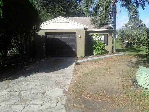 23027 Garage Driveway
