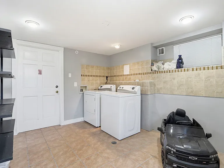 4410 Trowbridge Dr #A — Photo 19