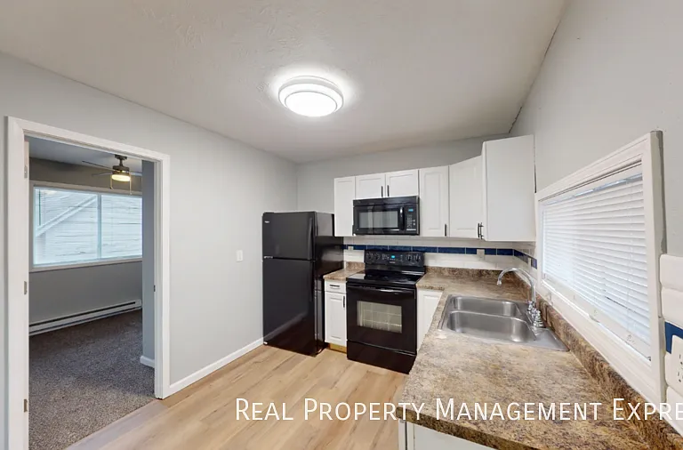 607 N Franklin Ave — Photo 3