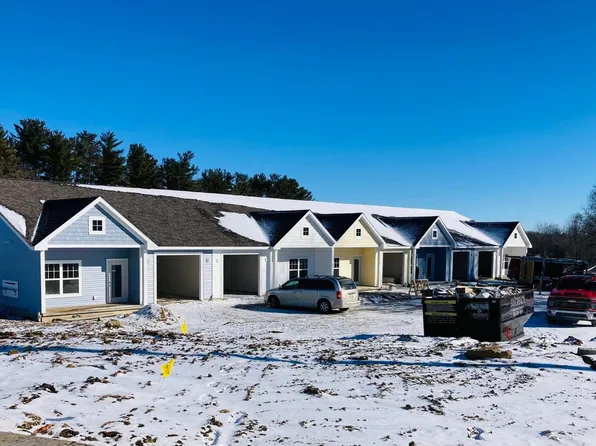 826 3rd Ave #7, Lake Odessa, MI 48849