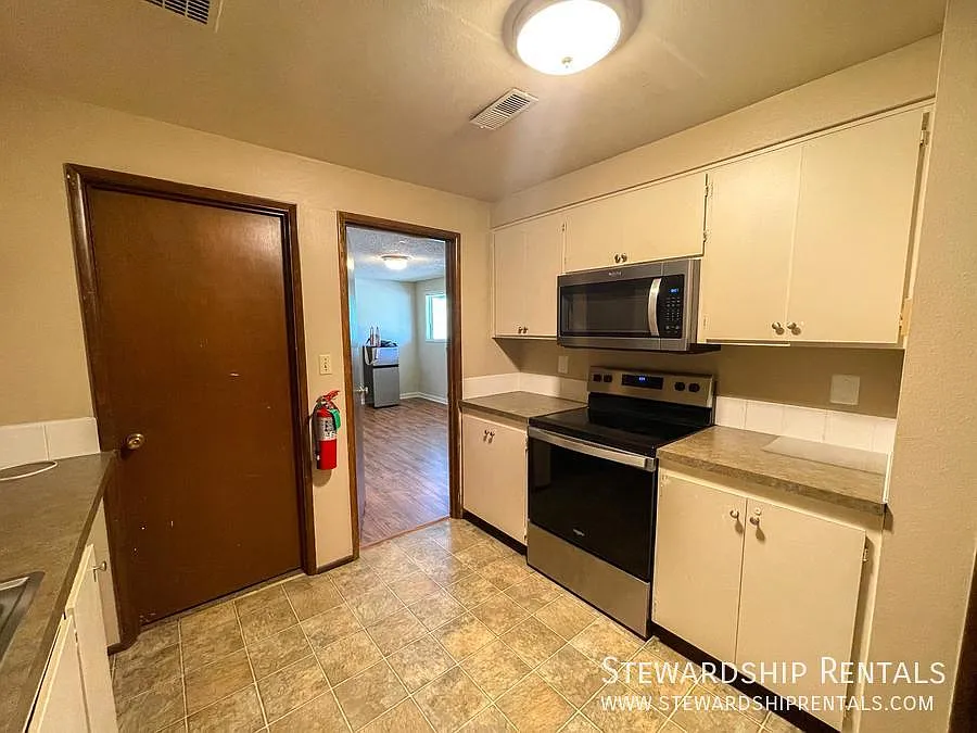 Cute efficiency studio close to campus! — Photo 4