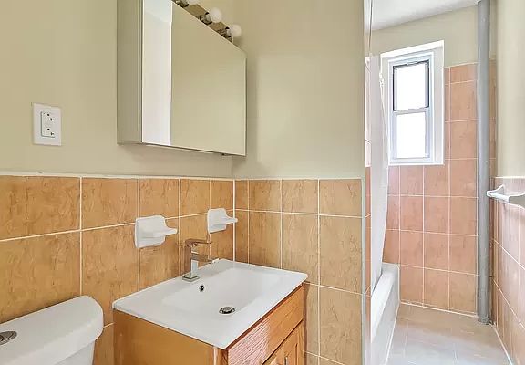 5th image of 140-30 Ash Ave #2G