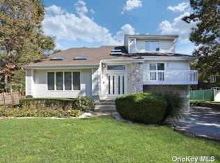 2 Highland Ave, Dix Hills, NY 11746