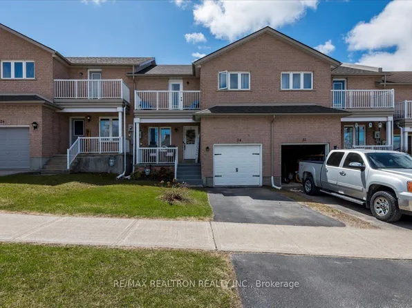 24 Owen St, Penetanguishene, ON L9M 1M8