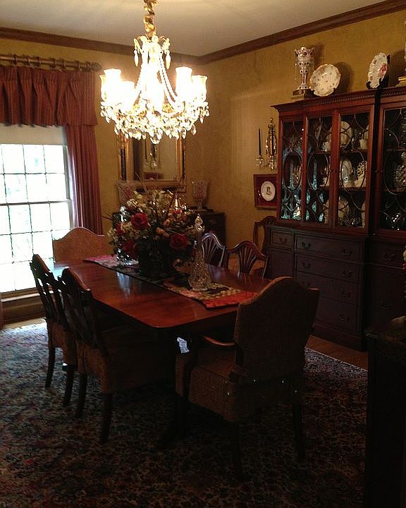 1st image of 8 Woodcrest Dr