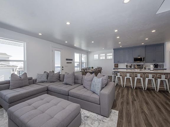 5th image of 601 S Amber Ln