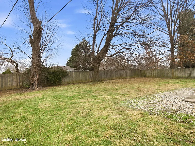 2403 Silverbrook Ave — Photo 36