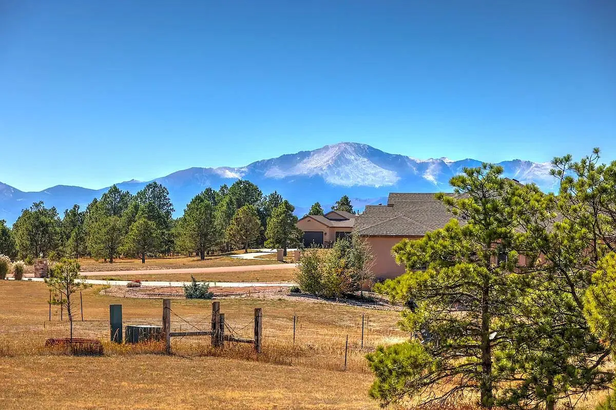 3 bed, 2303 sqft, $2,700 — Photo 1