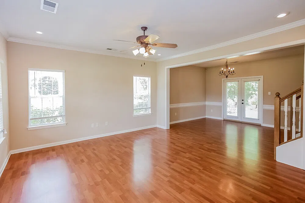 3 bed, 2.0 bath, 2500 sqft, $2,270 — Photo 3