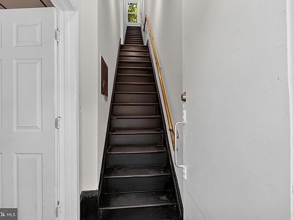 3rd image of 617 W 9th St