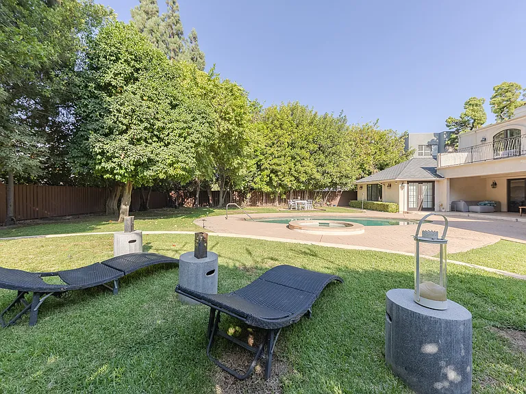 325 W Bellevue Dr — Photo 11