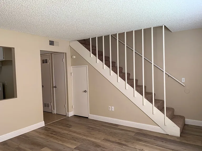 Micheli Court Apartments — Photo 2