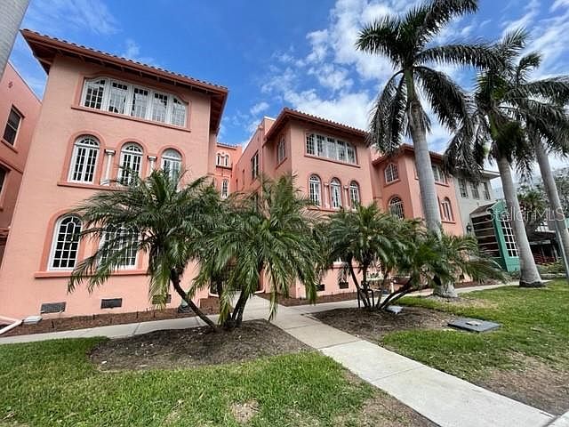 1st image of 1221 N PALM AVENUE S #106