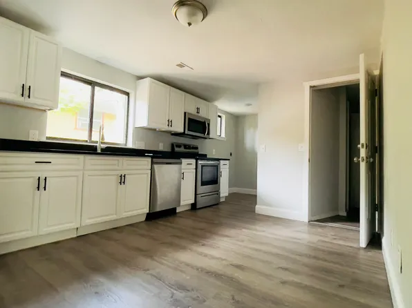 58 Windsor St, Worcester, MA 01605