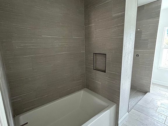3rd image of 1785 EAST Parkway