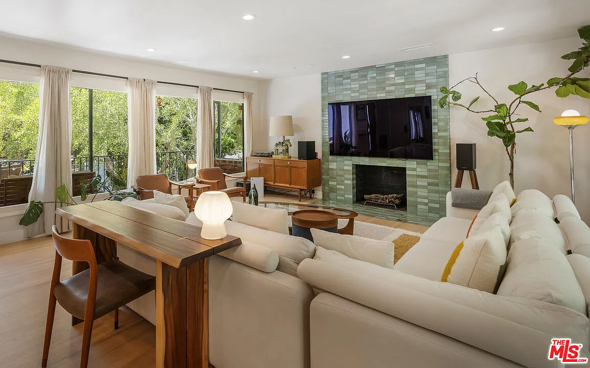 3 bed, 2.5 bath, 1648 sqft, $15,000 — Photo 4