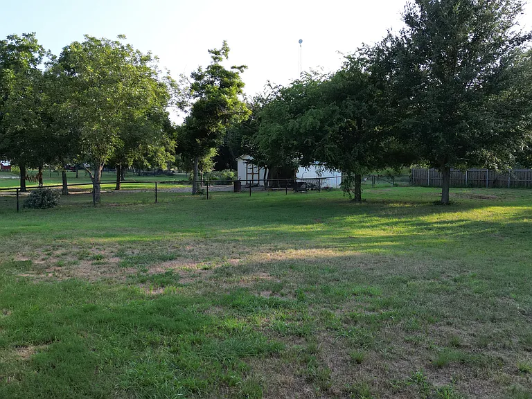 411 Pecan Tree Ct — Photo 24