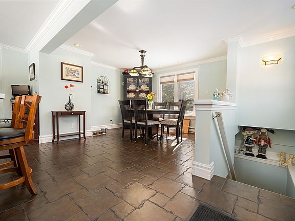 5th image of 9393 Sherbrooke Rd