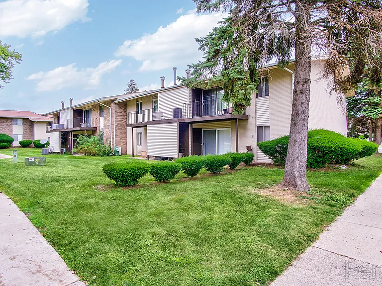 Camelot Apartments — Photo 20