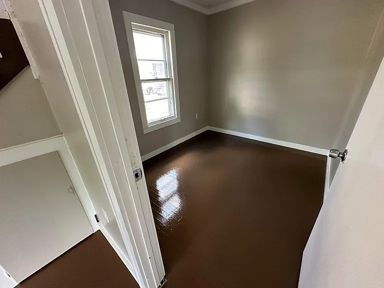 145 Osborne St — Photo 2
