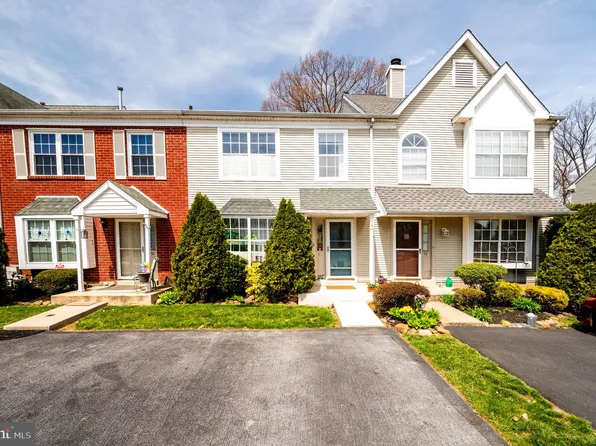 91 Victoria Dr, Aston, PA 19014