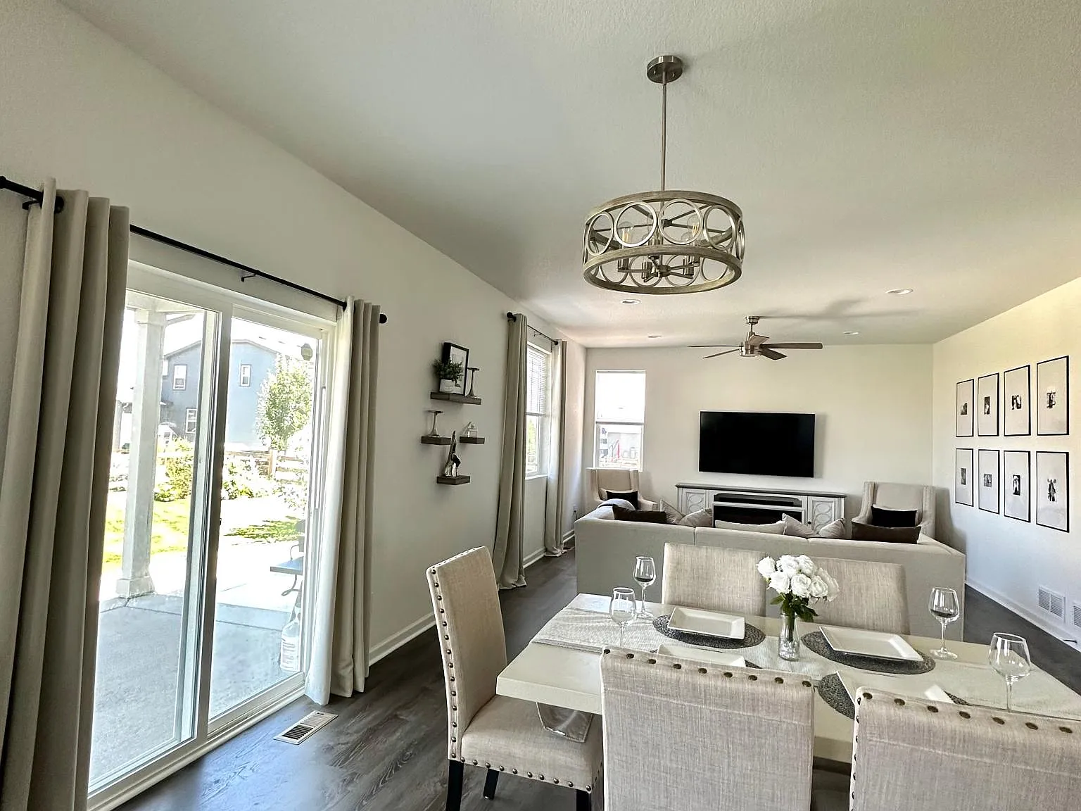 4 bed, 2804 sqft, $3,995 — Photo 4