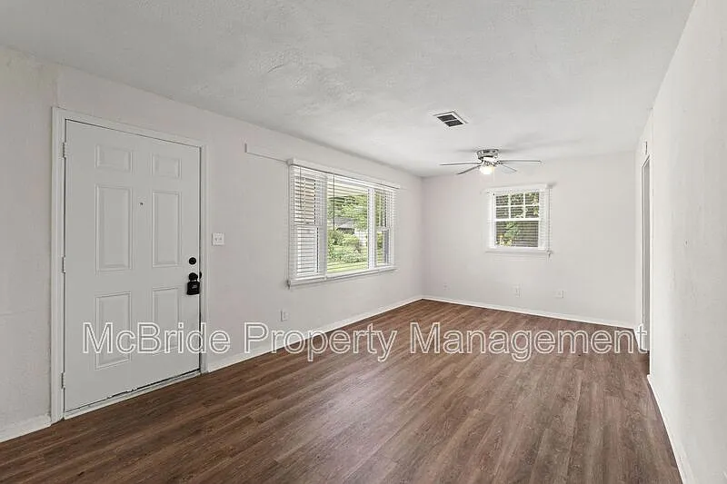 4 bed, 1.5 bath, 1174 sqft, $1,595 — Photo 3