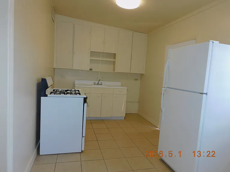 2077 S Maple Ave — Photo 7