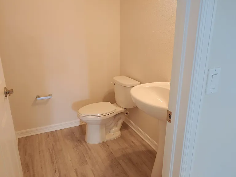2082 Paragon Cir W — Photo 7