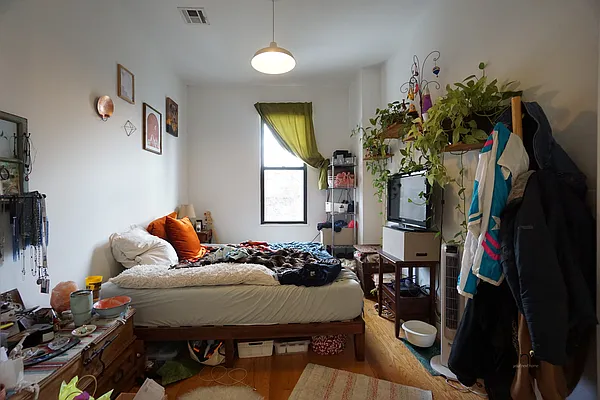 Rented by Rennit Inc. | media 12