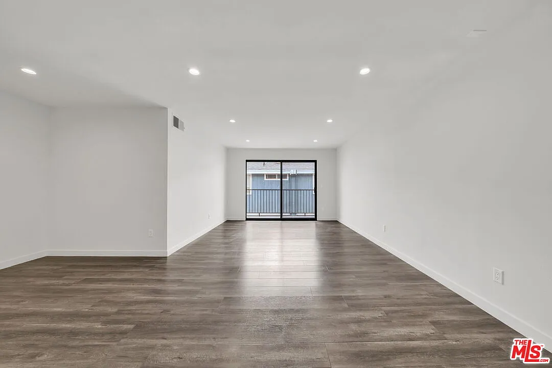 1 bed, 1.0 bath, 800 sqft, $1,995 — Photo 3