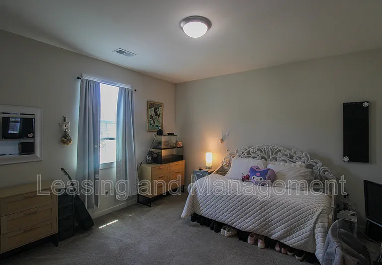 2352 Lantern St — Photo 28