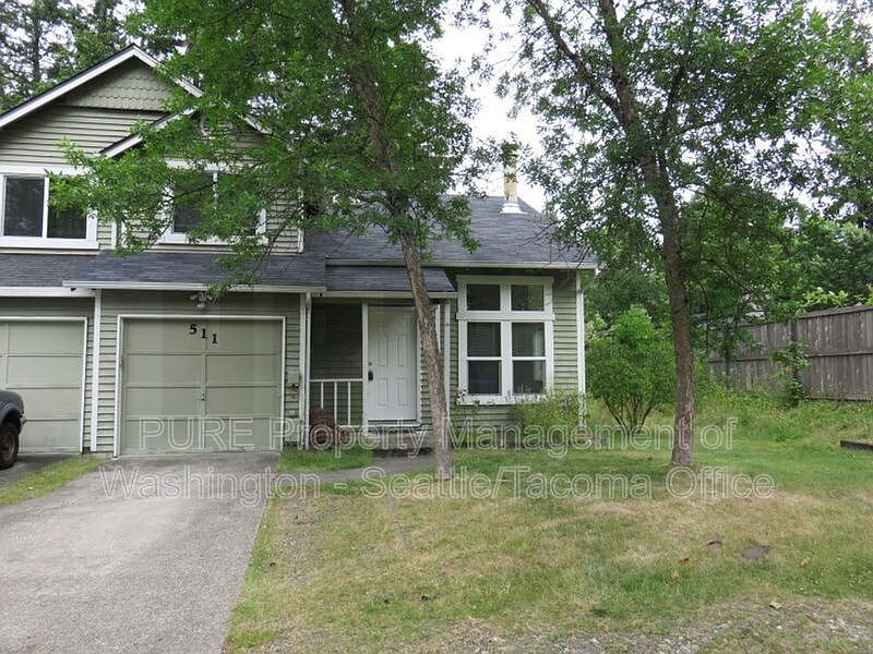 1st image of 511 Malibu Dr SE