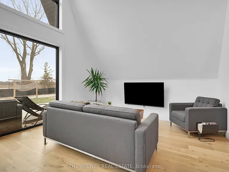 8464 Adams Ct — Photo 10