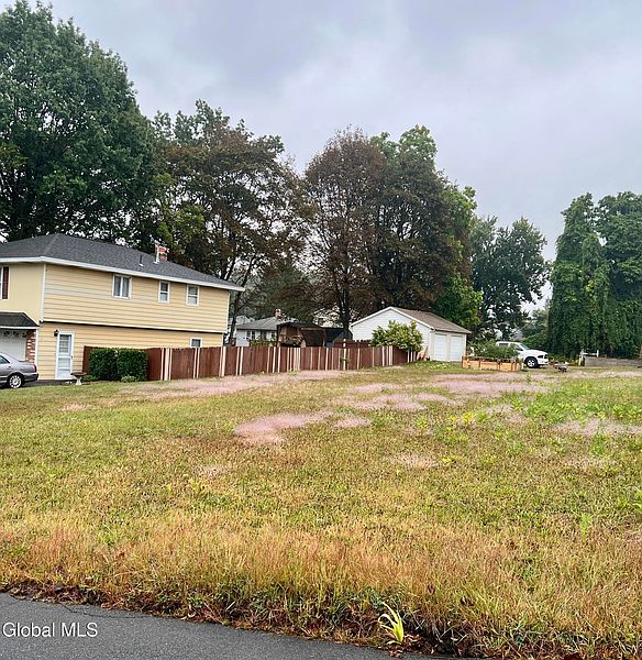 3rd image of L2.1 Torrington Avenue