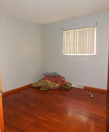 4th image of 10323 Bust Dr