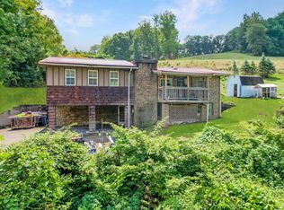 1064 Fairchance Rd, Morgantown, WV 26508