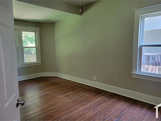 5 bed, 2000 sqft, $2,000 — Photo 3