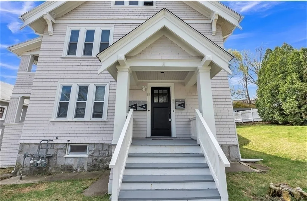 4 bed, 1.0 bath, 1300 sqft, $2,950 — Photo 2