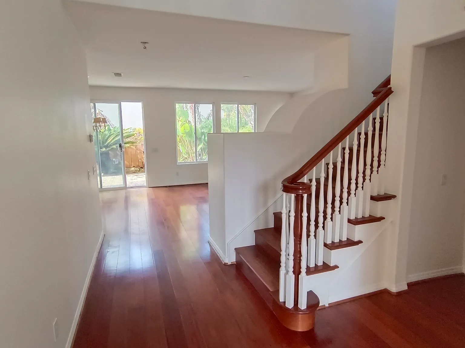 4 bed, 2106 sqft, $5,850 — Photo 2
